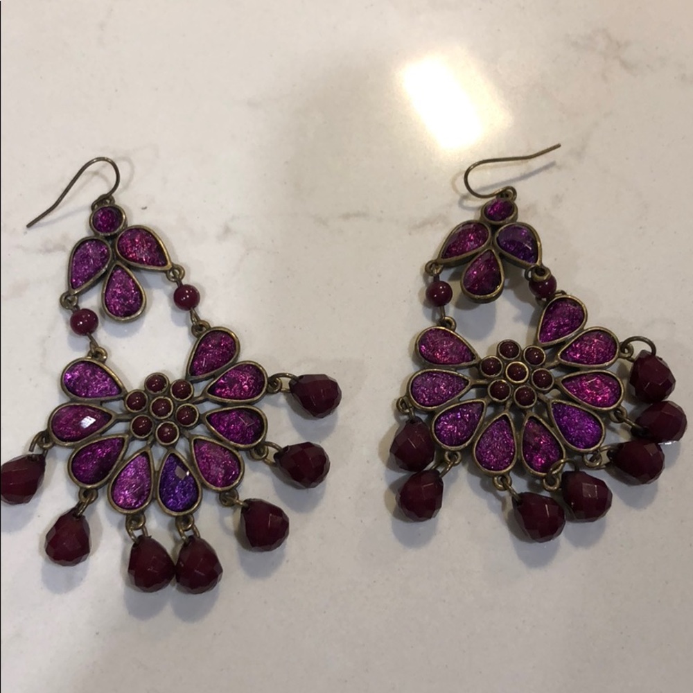 Purple feather dangle hoop vintage earrings - Picture 6 of 7